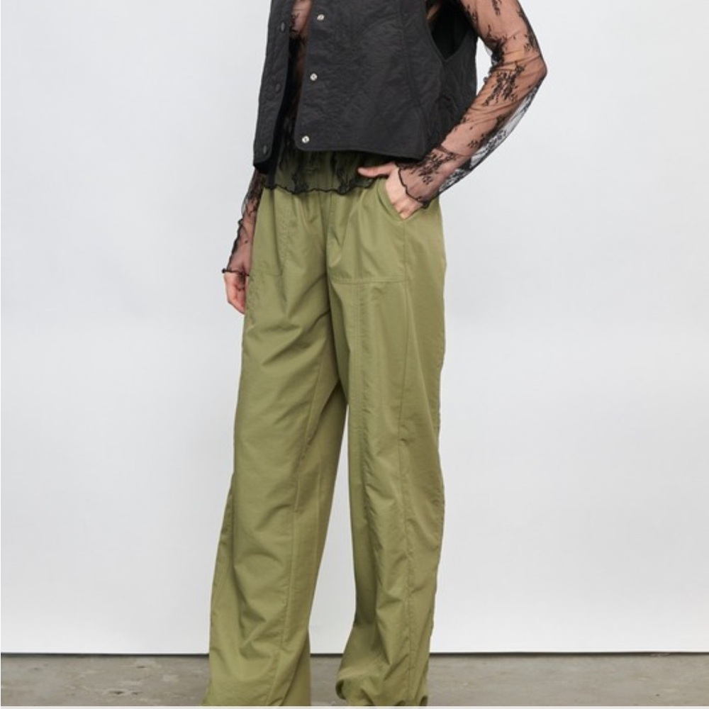 Elastic Drawstring Waist and Bottom Detail - Picture 4 of 6